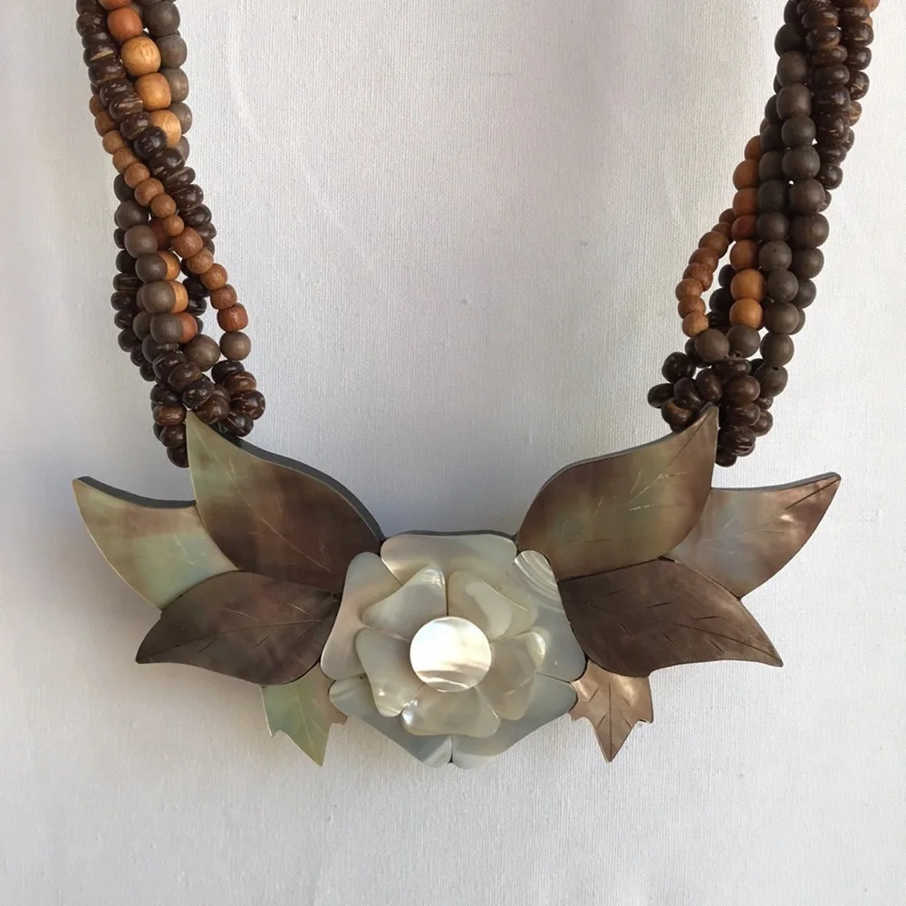 Abalone brown-toned statement necklace with beads